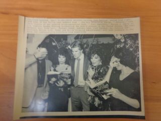 Vintage Wire Press Photo Actor Actress Joan Collins Michael Nader Dynasty 26