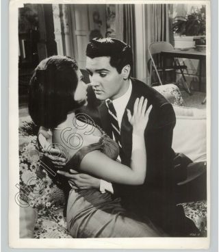 Elvis Presley Seduces Yvonne Craig In It Happened @ Worlds Fair 1963 Press Photo