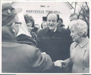1968 Press Photo William Glunz Wife Hubert Humphrey Voting Marysville Town 8x10