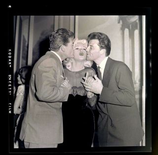 1960 Sexy Jayne Mansfield Kissed By 2 Men Photo Negative