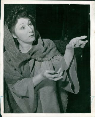 1942 Press Photo Actress Judith Anderson Lady Macbeth Woman 8x10