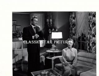 Q582 Richard Denning Julie Bishop Secrets Of Beauty 1951 7 1/2 X 9 1/4 Photo
