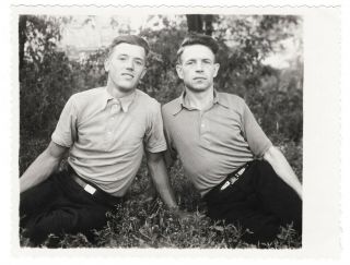 Vintage Gay Int Photo Young Man Affectionate Buddies Loving Couple Fashion 8002