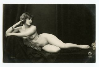 1920s Vintage Risque Nude Great Figure Pretty Lady Vintage French Photo Postcard