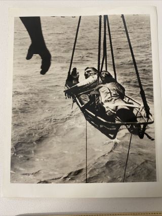 Vintage Wwii Press Photo Us Coast Guard Wounded Marine Transport Eniwetok Atoll
