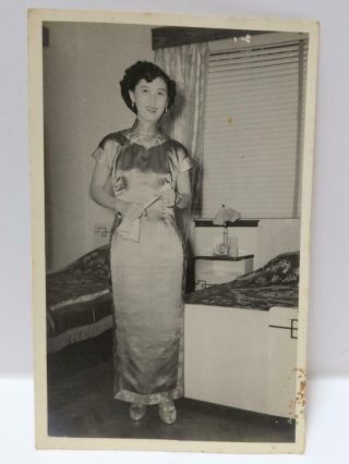 1950 Vtg Asian Chinese Lady In Cheongsam & Heels Retro Portrait B&w Photo (p306)