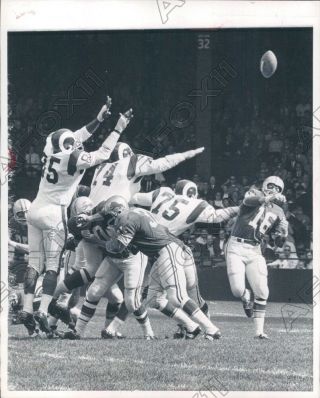 1966 Detroit Lions Qb Milt Plum Passes In Game Vs Los Angeles Rams Press Photo