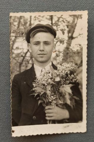 Vintage Photo Affectionate handsome Guy Man Flower Gay int 2