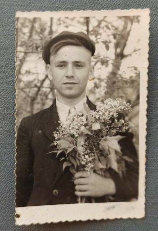 Vintage Photo Affectionate handsome Guy Man Flower Gay int 3