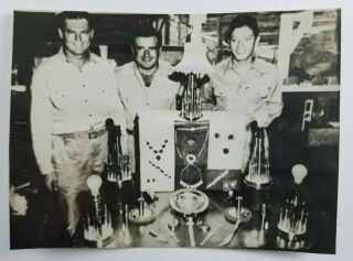 Wwii Photograph Soldiers Posing With Trench Art Shell Lamps And Jewelry