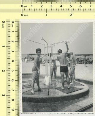 Beach Shirtless Men Guys Swimsuit Woman Swimwear Lady Shower Vintage Photo Orig.