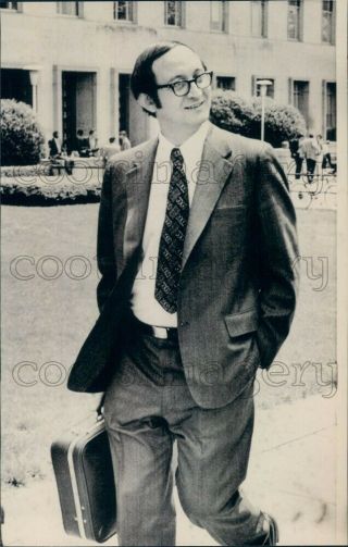 1974 Press Photo G Gordon Liddy Attorney Peter Maroulis Watergate