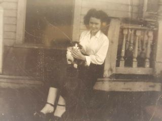 Vintage Photo Pretty Woman Sitting On Porch Steps W/ Cat On Lap B&w Phila.  Area