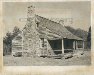 1973 Press Photo Wooden Kron House Stone Chimney Morrow Mountain Park Nc