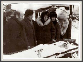 Winter Funeral Post Mortem Dead Woman In Coffin Soviet Women Fur Hats Old Photo