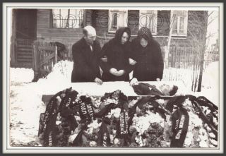 Winter Funeral Post Mortem Dead Man Coffin Women Crying Ussr Old Photo