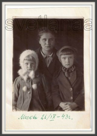 1943 Wwii Moscow Family Three Girls Cute Little Kids Knitted Hats Ussr Old Photo