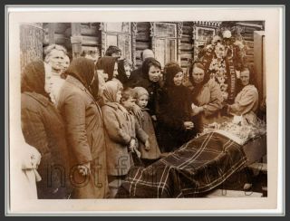 Post Mortem Funeral Dead Coffin Women Childs Crying Cemetery Ussr Vintage Photo