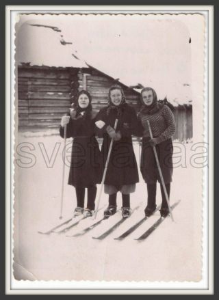 1952 Three Girls Women Skiers W/ Shawls Winter Ski Sports Ussr Vintage Old Photo