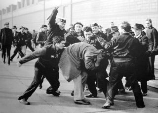 The Picket Line - Fighting - Detroit Auto Workers - 5x7 Pulitzer Prize Winning Photo