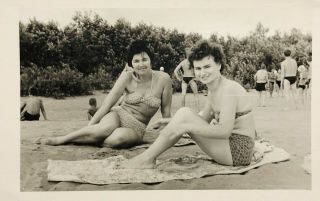 1970s Pretty Cute Young Women Beach Bikini Swimsuit Vintage Photo Snapshot
