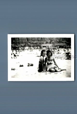 Black & White Photo J_5394 Pretty Women In Swimsuits Sitting On Beach