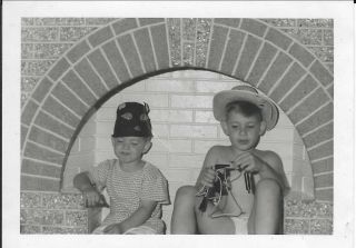 2267p Vintage Photo Adorable Little Boys Wear Cowboy Hat Fez Sit By Brick Wall
