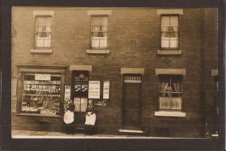 Nottinghamshire - Mansfield - Shop Front.  Mrs E.  Henton - General Dealer - Postcards.  Rp.