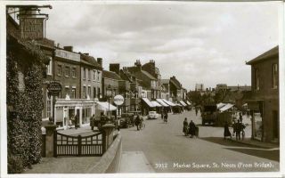Real Photo Postcard Of The Market Square,  St.  Neots,  Huntingdonshire By H Coates