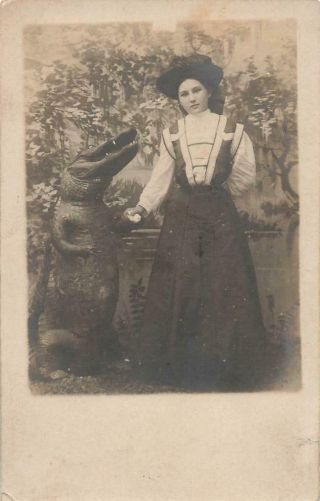 1905 - 1908 Rppc Jacksonville Woman & Alligator Prop Hollingsworth Studio Florida