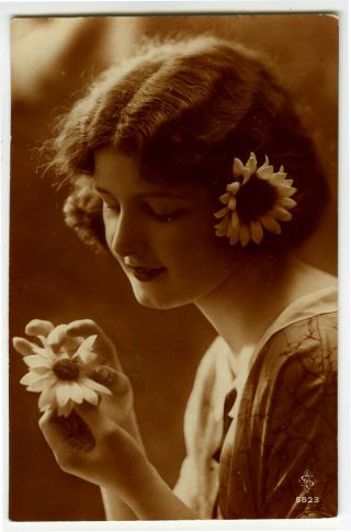 1920s French Glamour Pretty Flapper Fashion Beauty Lady Photo Postcard