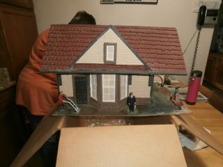 Unknown Make G - Scale Assembled Building - - Freight Station W/ Figures