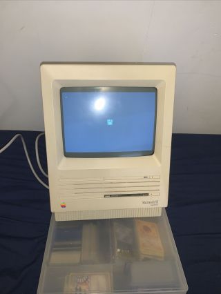 Apple Macintosh Se M5011 1mb Ram,  800k Drive,  Turns On Monitor & Power Cord Only