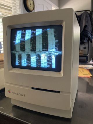 Vintage Apple Macintosh Classic Ii Desktop Computer (model M4150) Powers Up