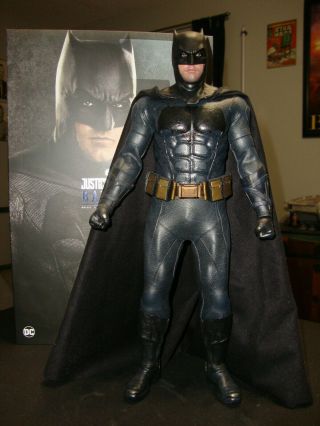 Hot Toys Batman 1/6 Scale Figure Justice League Movie