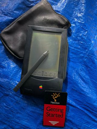 Apple Newton Messagepad H1000 With Stylus And Carry Case