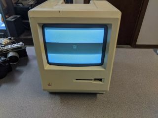 Vintage Apple 512k Model M0001 Macintosh - Sad Mac Screen