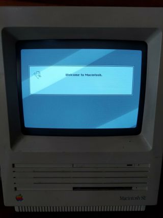 Vintage Apple Macintosh Se All - In - One Computer (tested: Read) Very Classic