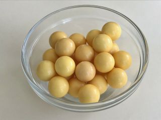 26 15mm Cream - Colored Beads Without Holes