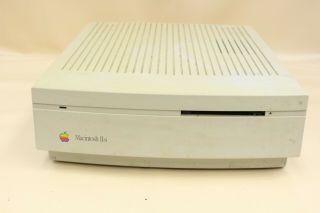 Vintage Apple Macintosh Iisi Desktop Computer M0360 Powers On