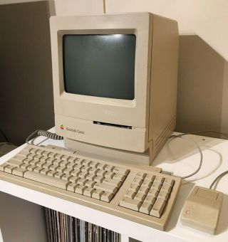 Vintage 1990 Macintosh Classic Apple Computer DOES NOT WORK, 2