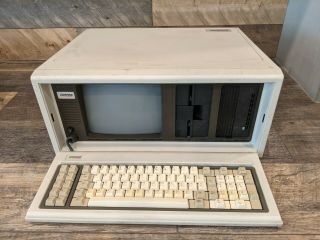 Vintage Compaq Portable Desktop Computer With Manuals,  As - Is (1 Of 3)