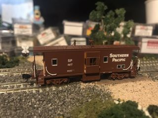 N Scale Athearn Bay Window Southern Pacific Caboose