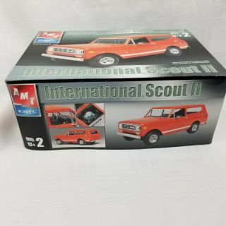 AMT ERTL Hot Trucks International Scout II 1:25 Scale Model Kit -,  Open Box 2