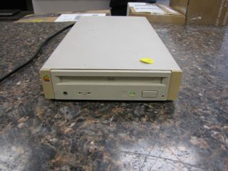 Vintage Apple Computer M3022 Applecd 150 External Scsi Cd Drive Usa - Powers