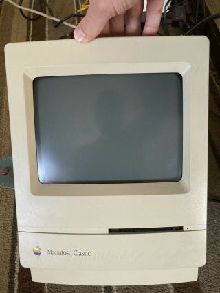 Vintage 1990 Macintosh Classic Apple Computer - March 1991 2