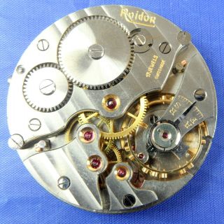 (1) Antique Roidor Swiss Made 17 Jewlels Pocket Movement Watch