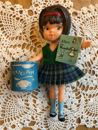 Vintage Hasbro Dolly Darling Susie Goes To School With Alice Book