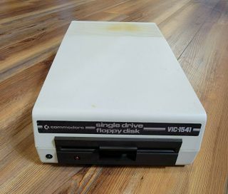 Commodore Vic - 1541 5.  25 Floppy Disk Drive