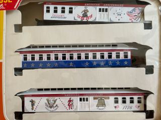 Roundhouse HO Scale Modern & Old Timer Series Bicentenial Coach 3 pack 2